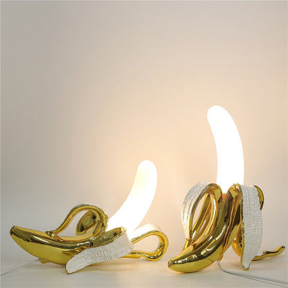 GildedSchälen: Verspielte Tischlampe in Bananenform mit Goldener Oberfläche