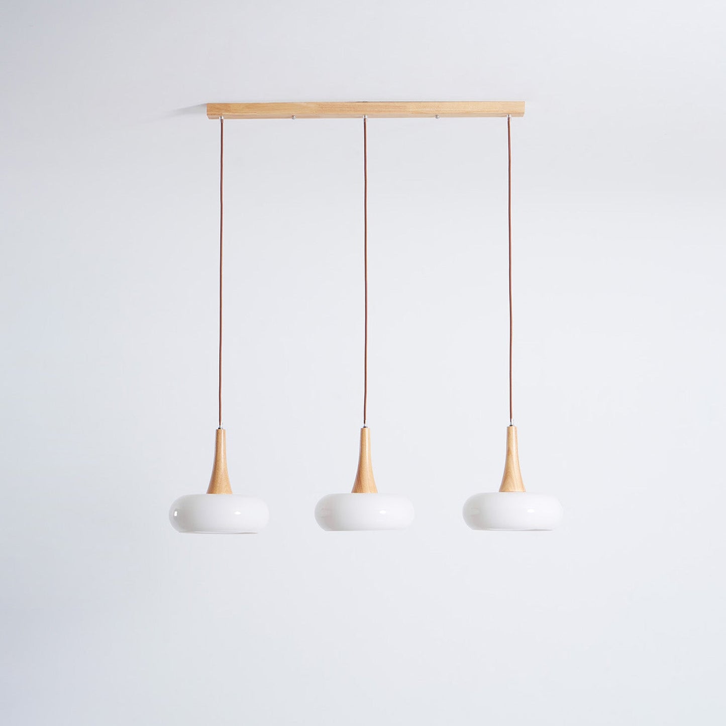 Moderne Pendelleuchte im skandinavischen Stil
