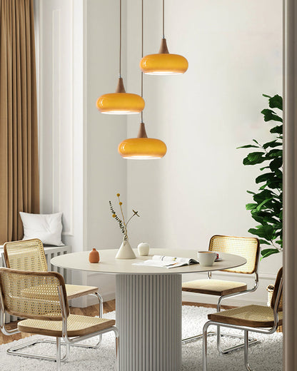 Moderne Pendelleuchte im skandinavischen Stil