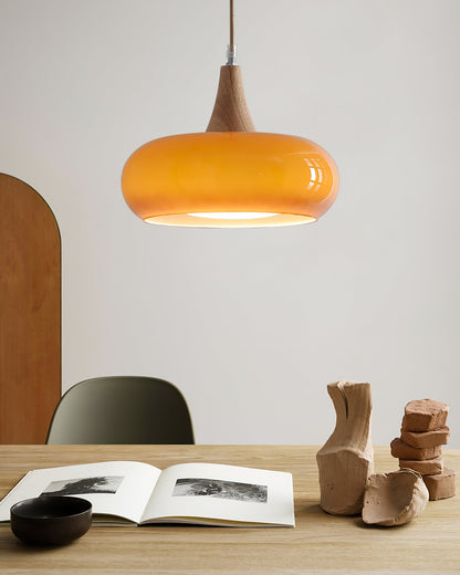 Moderne Pendelleuchte im skandinavischen Stil