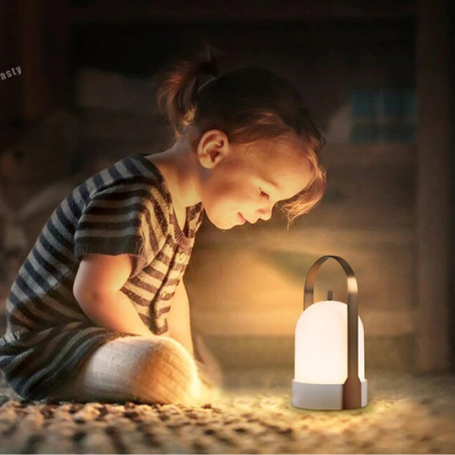 LumoLaterne: Eine moderne, kabellose Laternenlampe mit warmem, dimmbarem Licht
