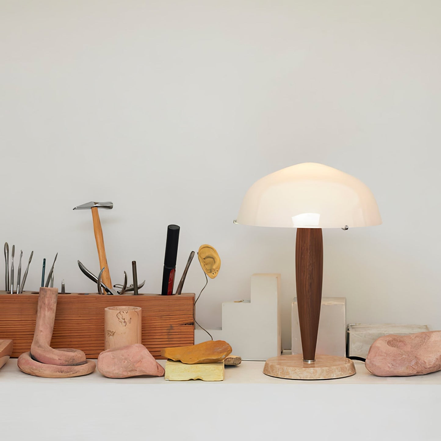 HermanLeuchte: Tischlampe mit Glas, dunklem Walnussholz und Marmorelementen