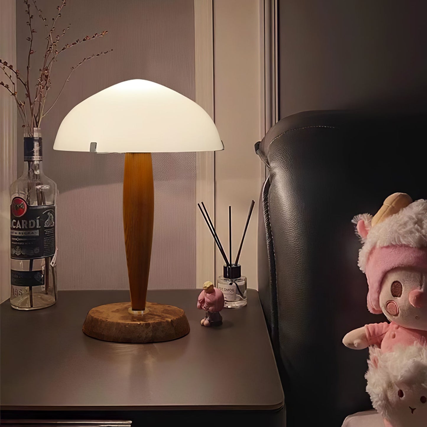 HermanLeuchte: Tischlampe mit Glas, dunklem Walnussholz und Marmorelementen