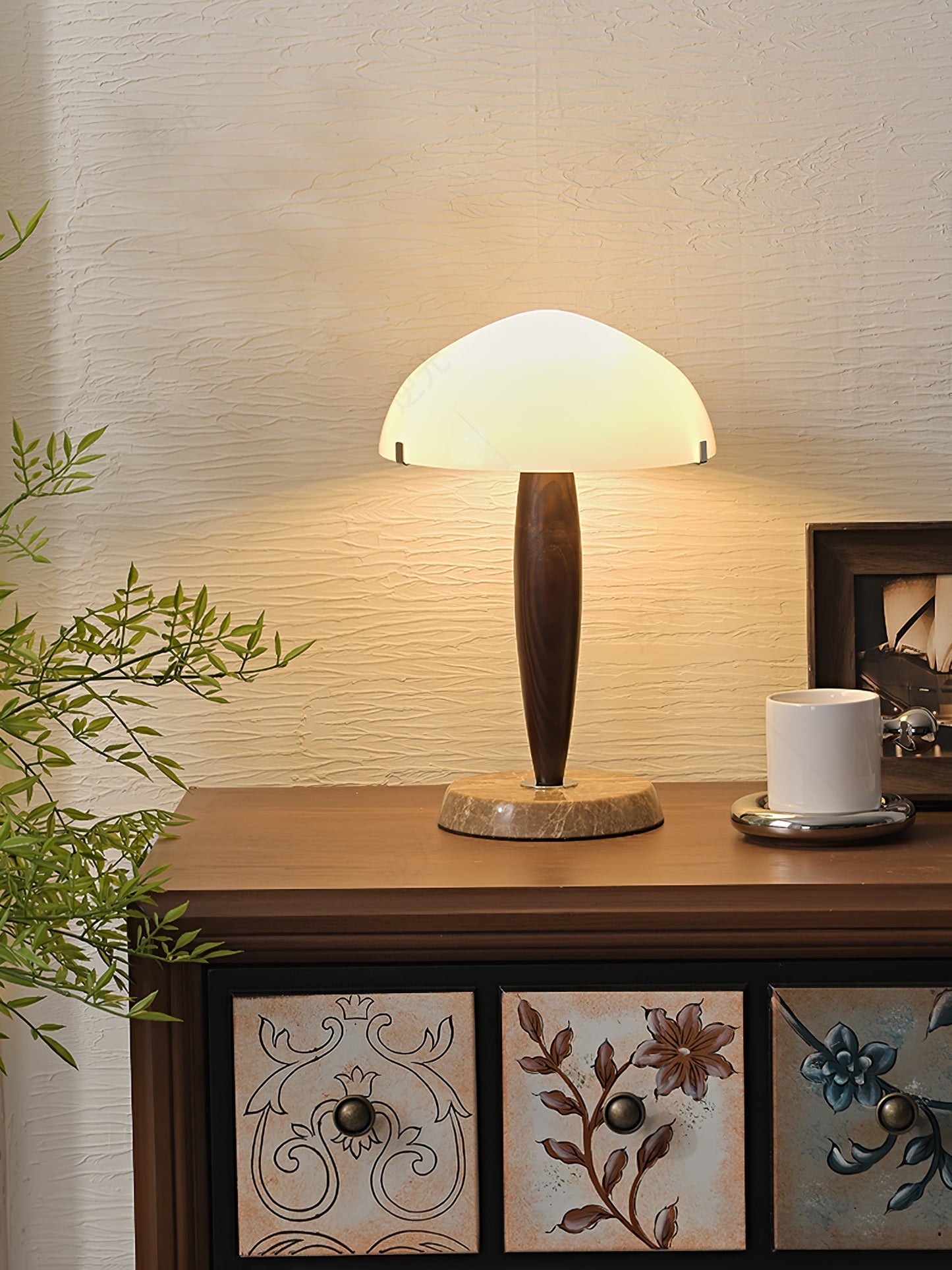 HermanLeuchte: Tischlampe mit Glas, dunklem Walnussholz und Marmorelementen
