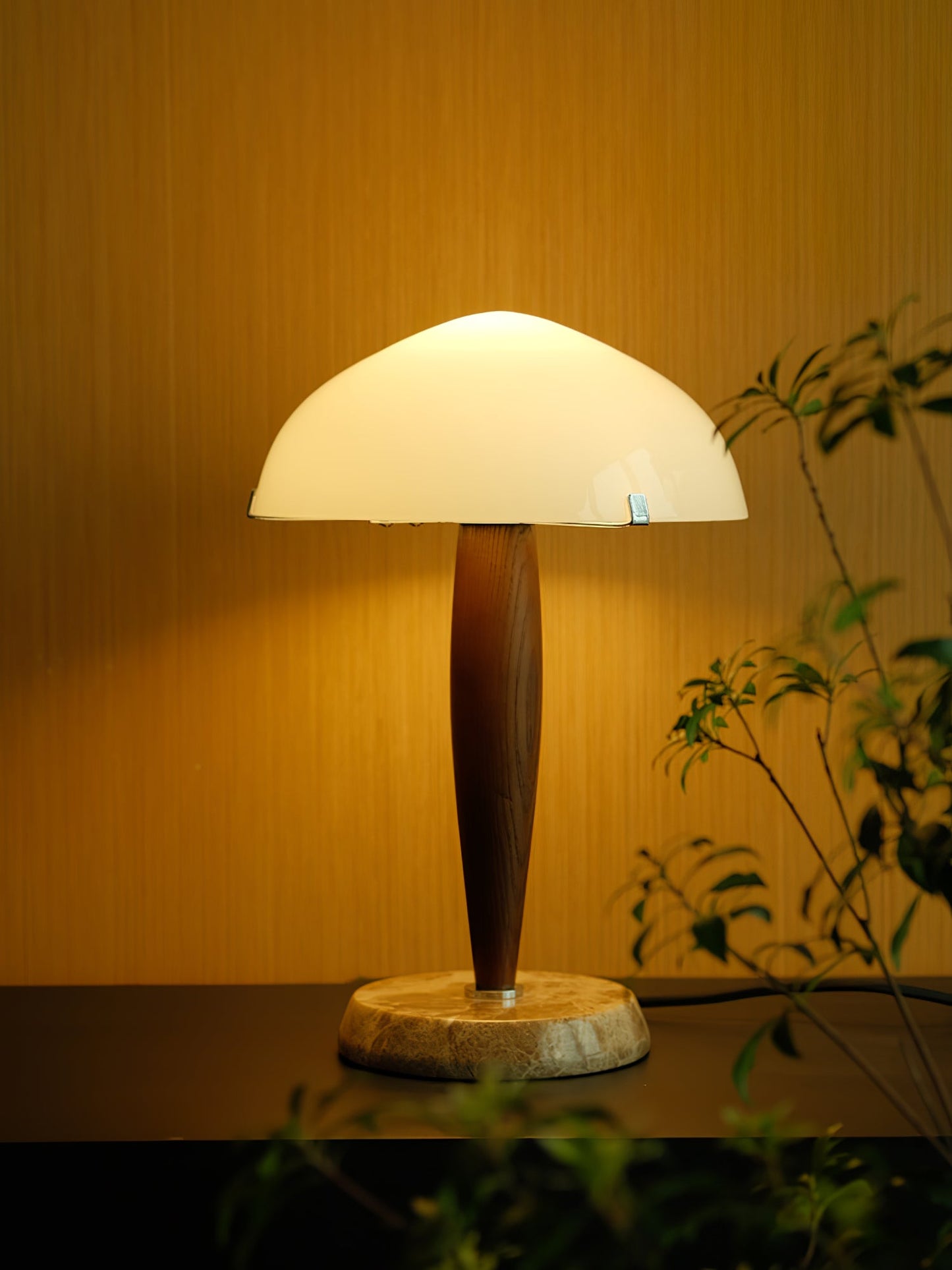 HermanLeuchte: Tischlampe mit Glas, dunklem Walnussholz und Marmorelementen