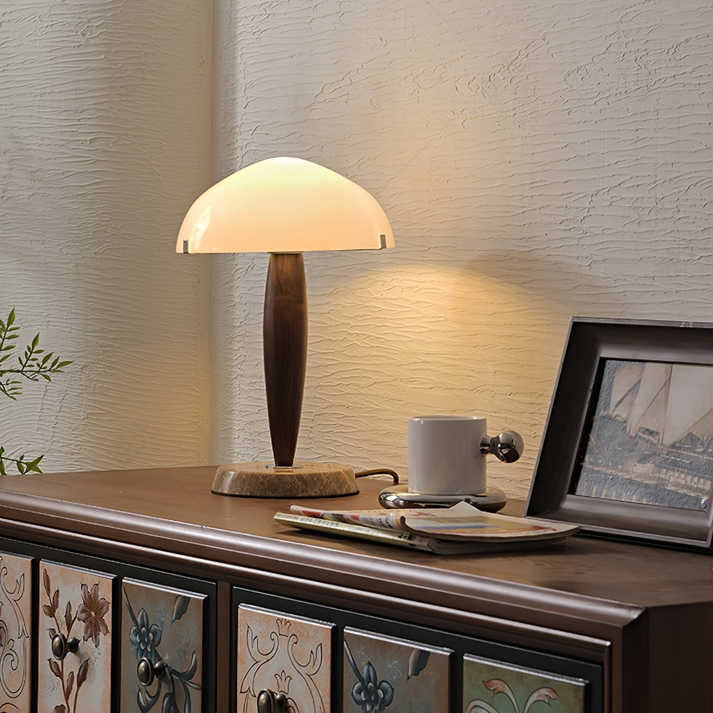 HermanLeuchte: Tischlampe mit Glas, dunklem Walnussholz und Marmorelementen