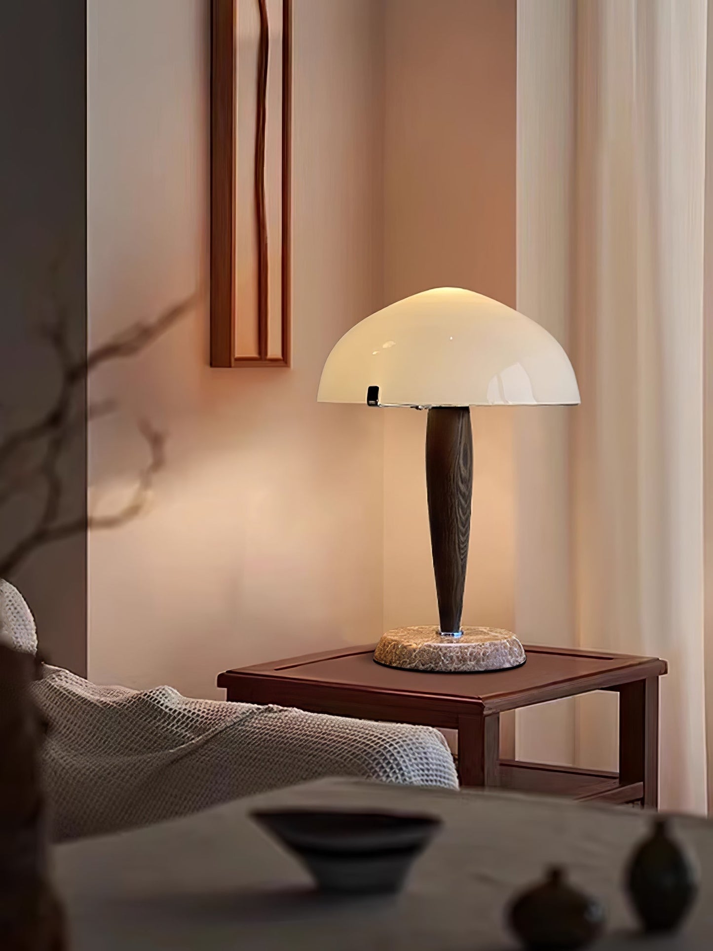 HermanLeuchte: Tischlampe mit Glas, dunklem Walnussholz und Marmorelementen