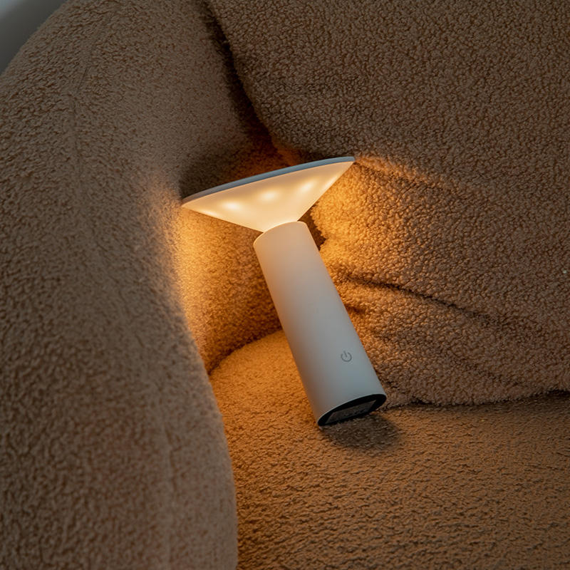 Lichtberührung: Minimalistische LED Tischleuchte mit Dimmfunktion