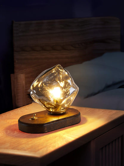 Frostleuchten: Glas-Tischlampe mit eisiger Struktur