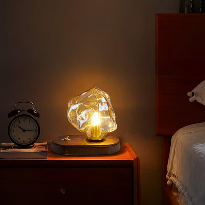 Frostleuchten: Glas-Tischlampe mit eisiger Struktur