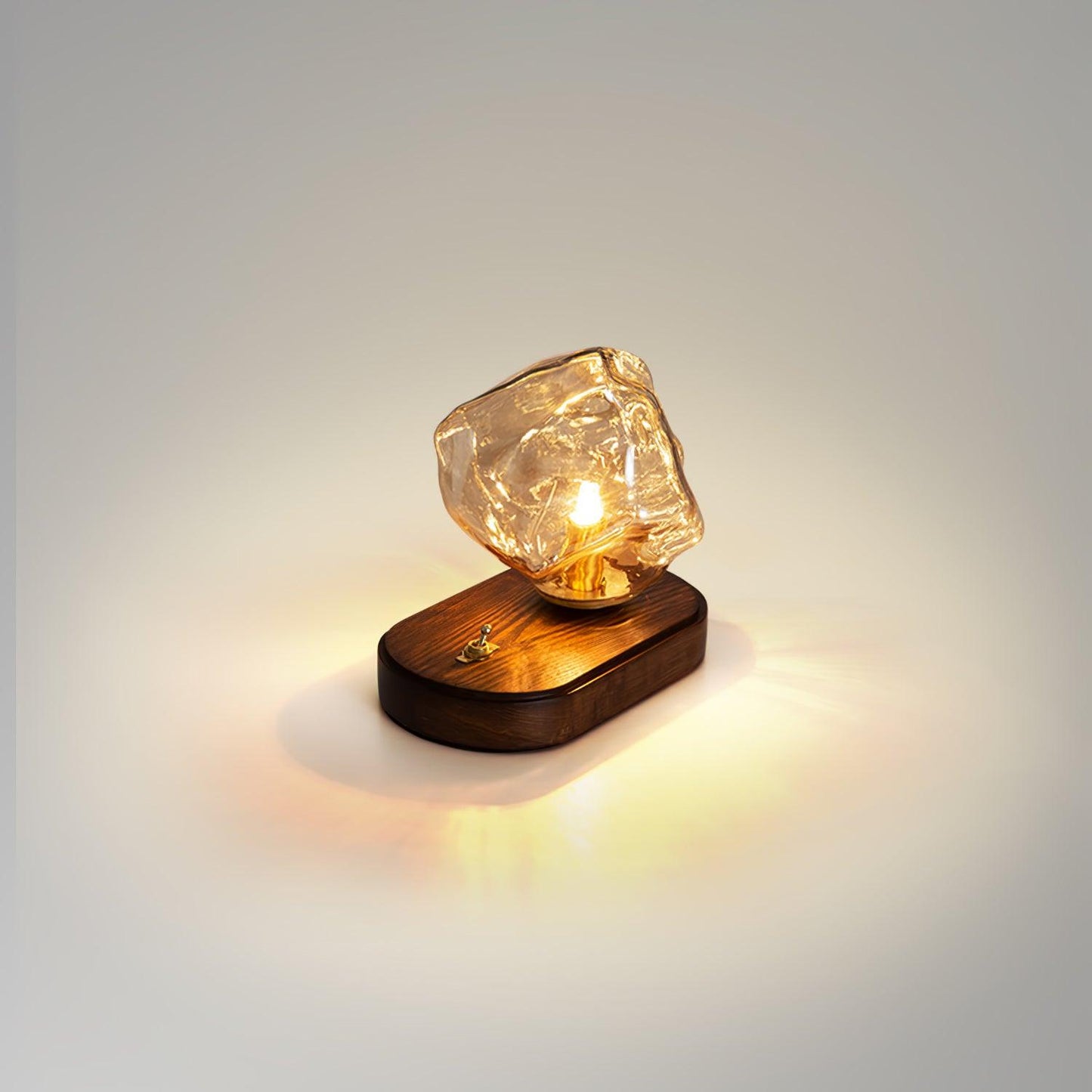 Frostleuchten: Glas-Tischlampe mit eisiger Struktur