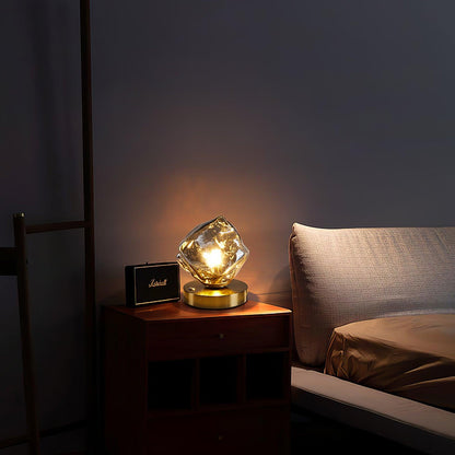 Frostleuchten: Glas-Tischlampe mit eisiger Struktur