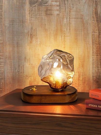 Frostleuchten: Glas-Tischlampe mit eisiger Struktur
