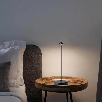 LumisBogen: Kabellose LED-Tischlampe mit Minimalistischem Stil