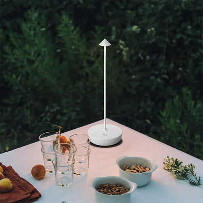 LumisBogen: Kabellose LED-Tischlampe mit Minimalistischem Stil