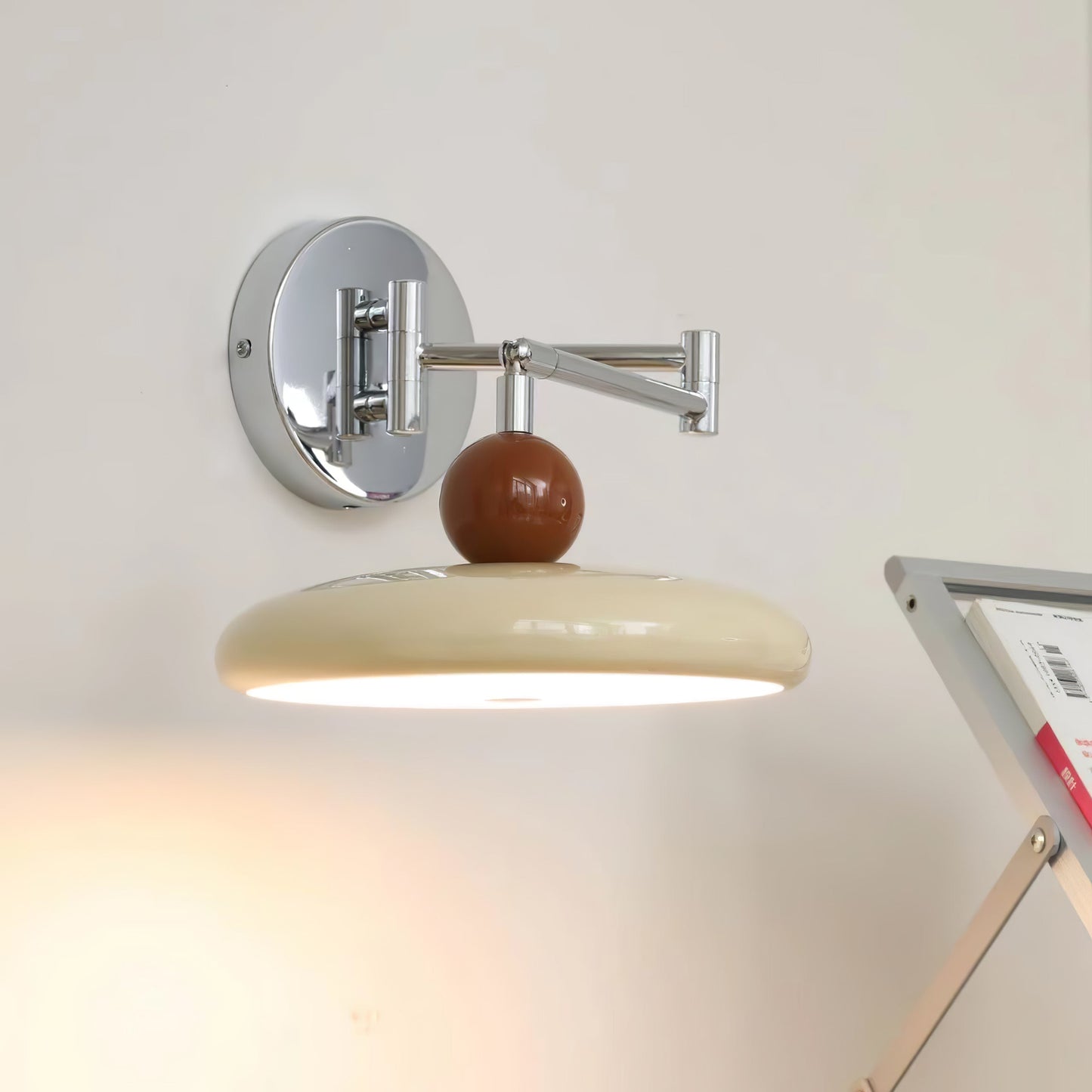 SchwenkLicht: Verstellbare Wandleuchte mit Schwenkarm