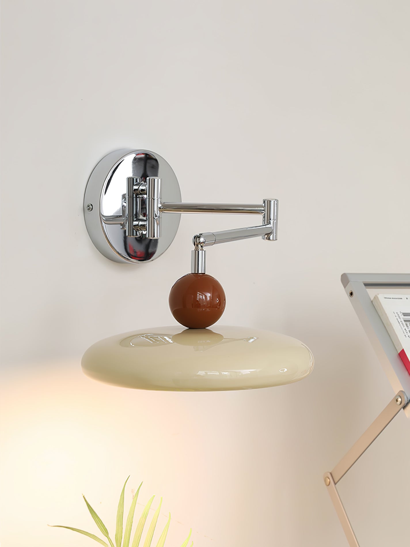 SchwenkLicht: Verstellbare Wandleuchte mit Schwenkarm