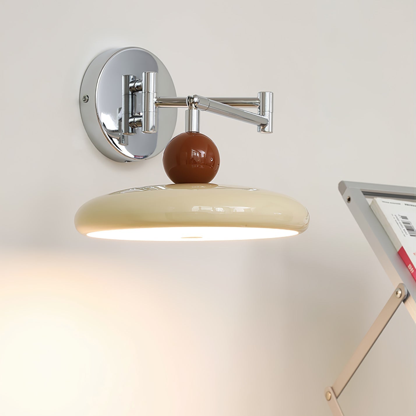 SchwenkLicht: Verstellbare Wandleuchte mit Schwenkarm
