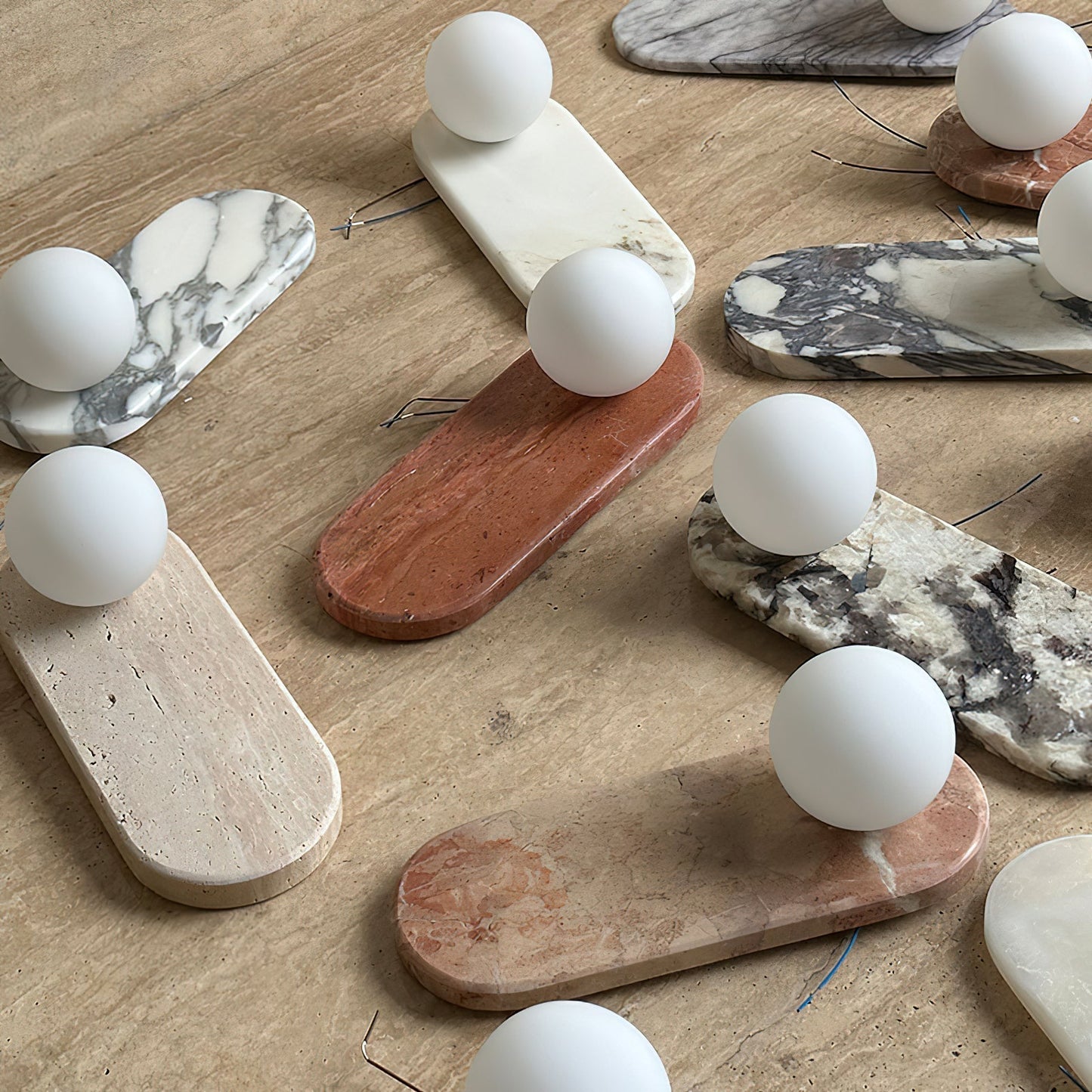 Minimalistische Wandleuchten In Pillenform
