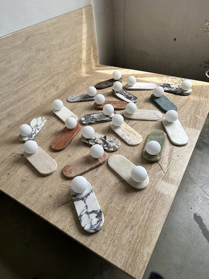 Minimalistische Wandleuchten In Pillenform