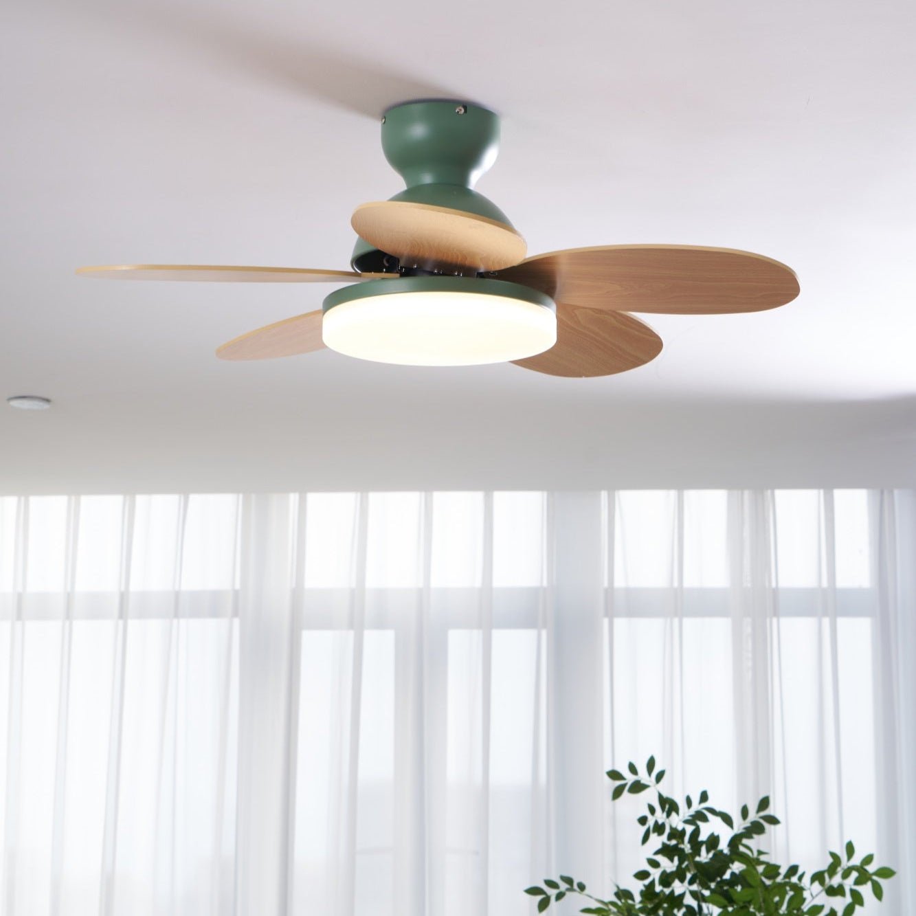 Moderner Bunter Deckenventilator Mit LED Licht