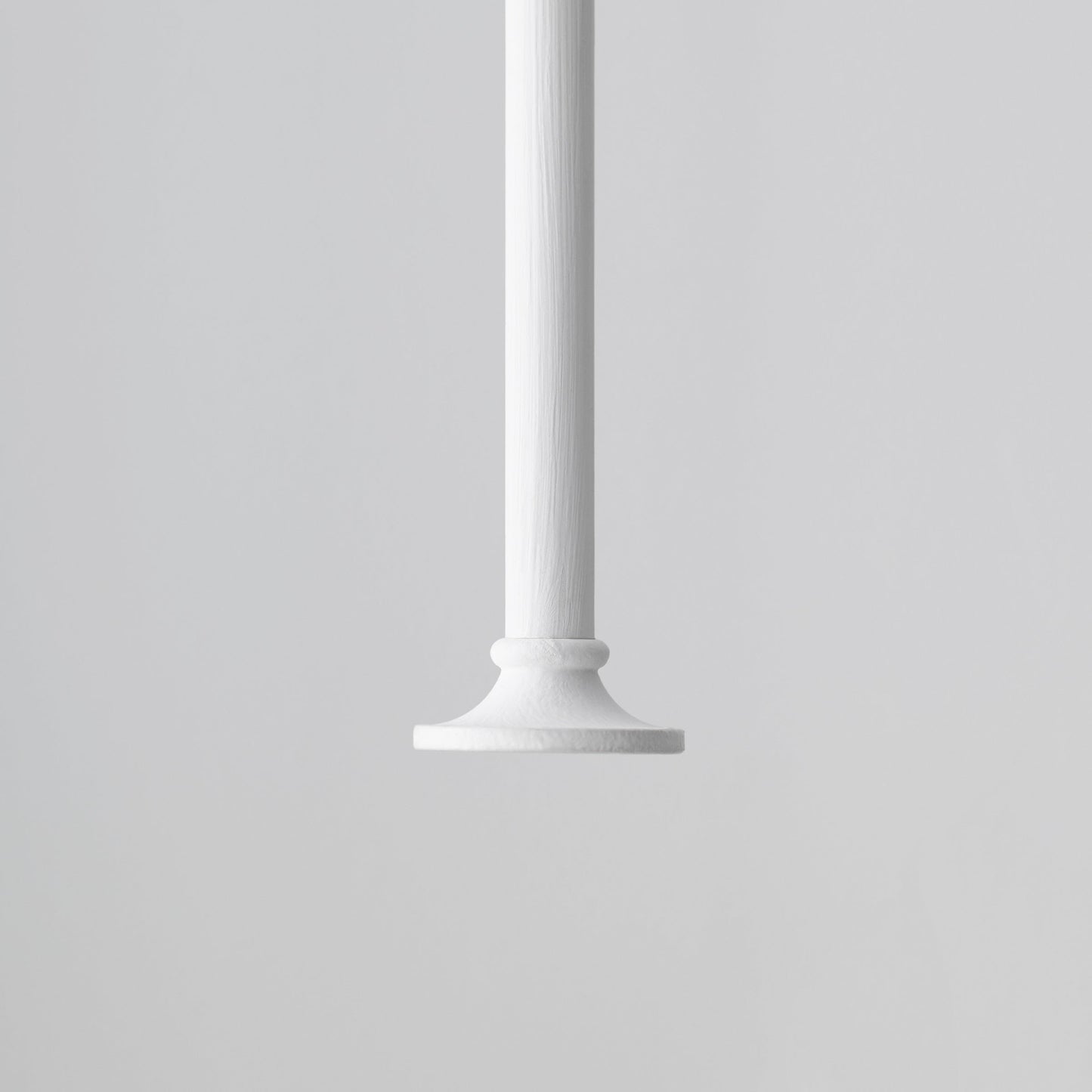 Minimalistische Wandleuchte Mit Weißen Schirmen