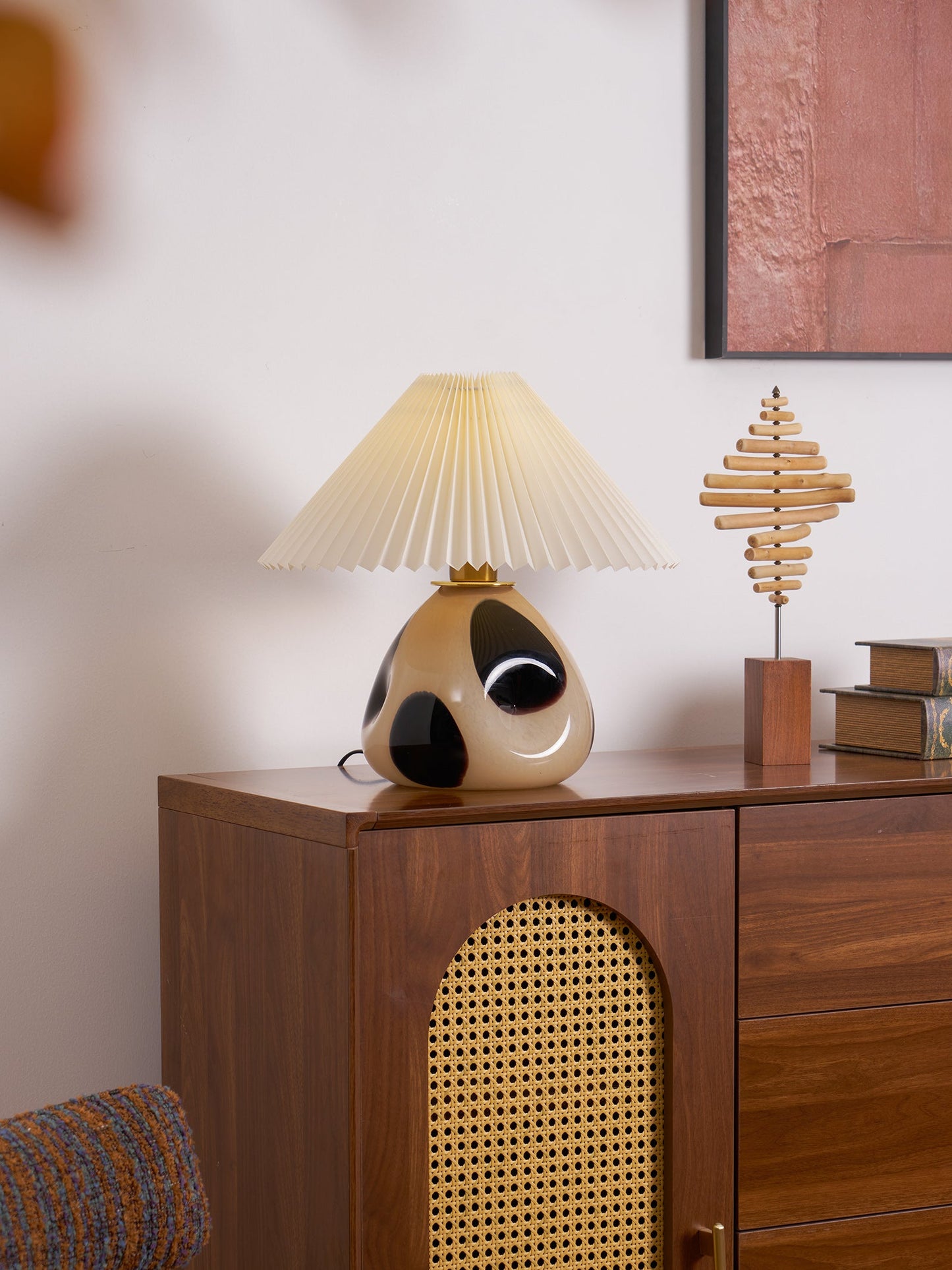 Tischlampe Mit Plissiertem Lampenschirm