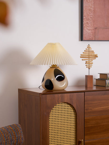 Tischlampe Mit Plissiertem Lampenschirm