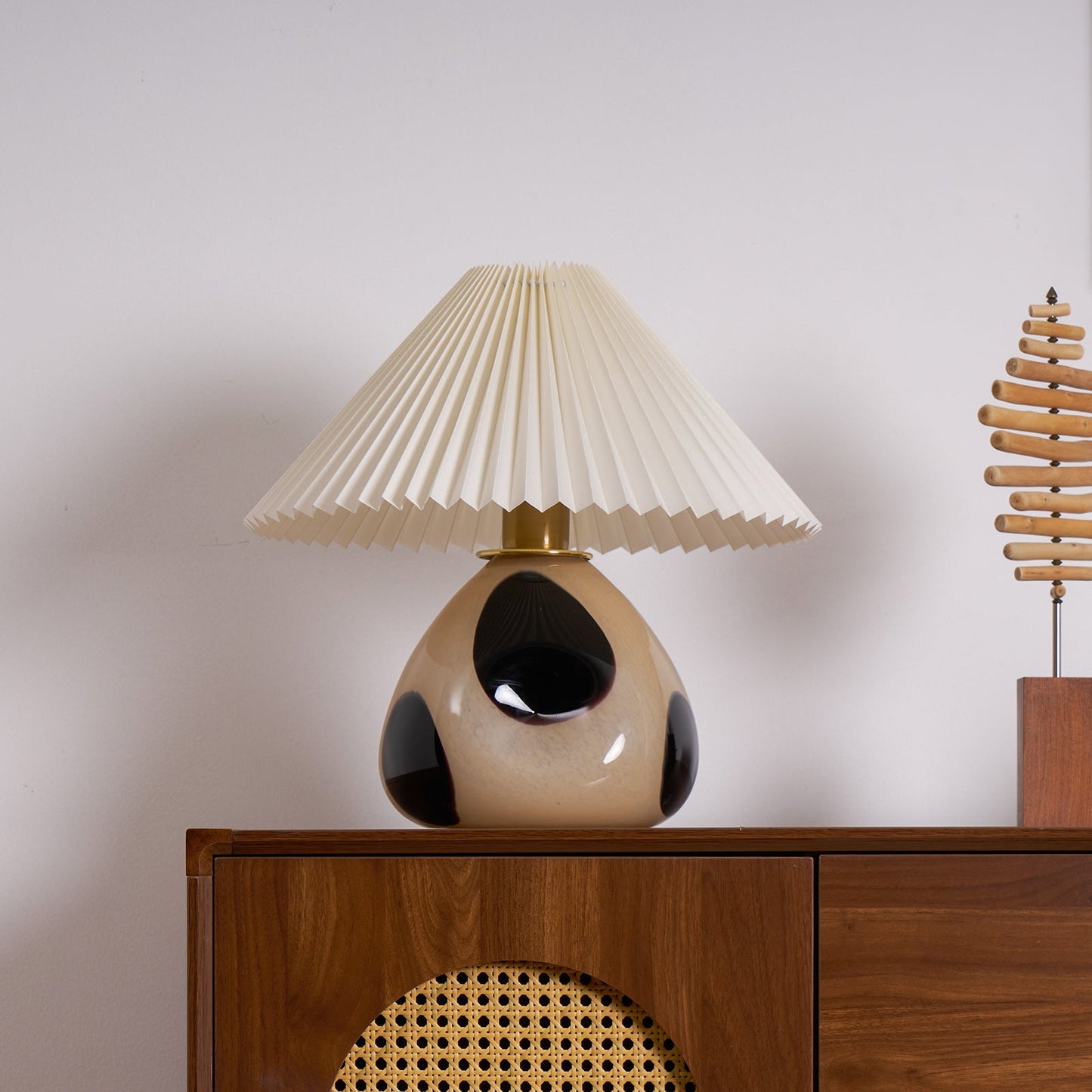 Tischlampe Mit Plissiertem Lampenschirm