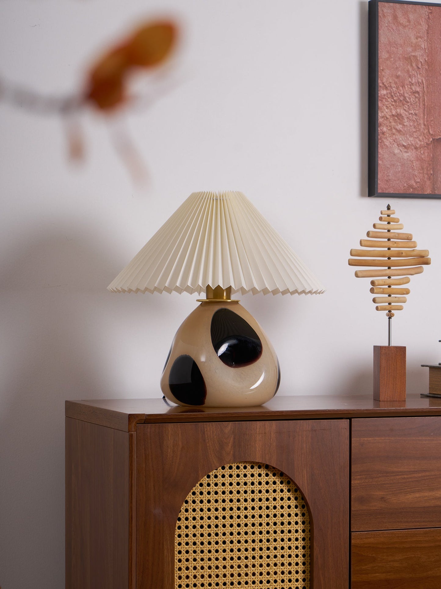 Tischlampe Mit Plissiertem Lampenschirm