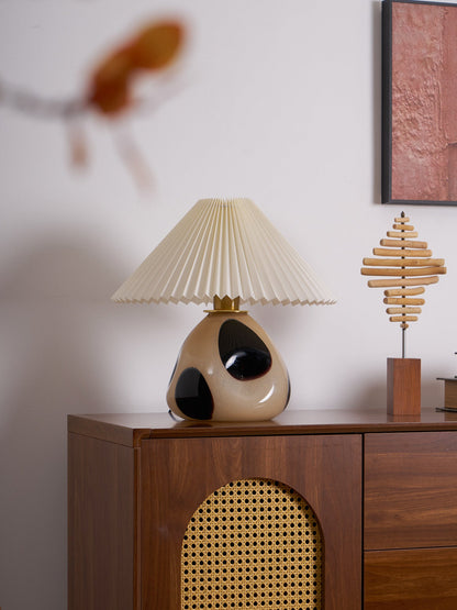 Tischlampe Mit Plissiertem Lampenschirm