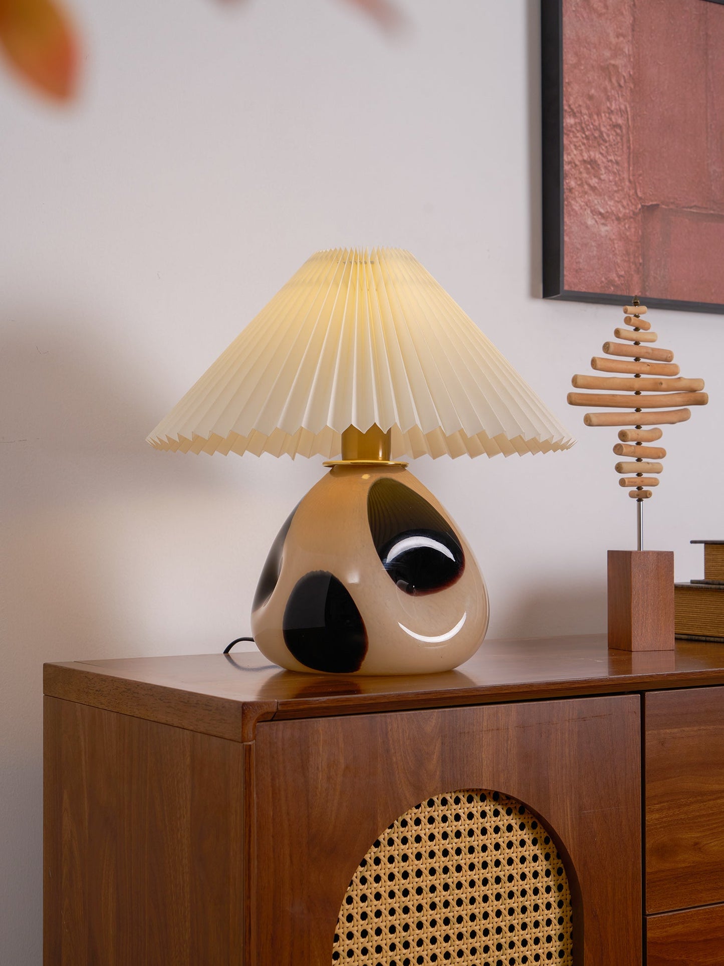 Tischlampe Mit Plissiertem Lampenschirm