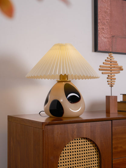 Tischlampe Mit Plissiertem Lampenschirm