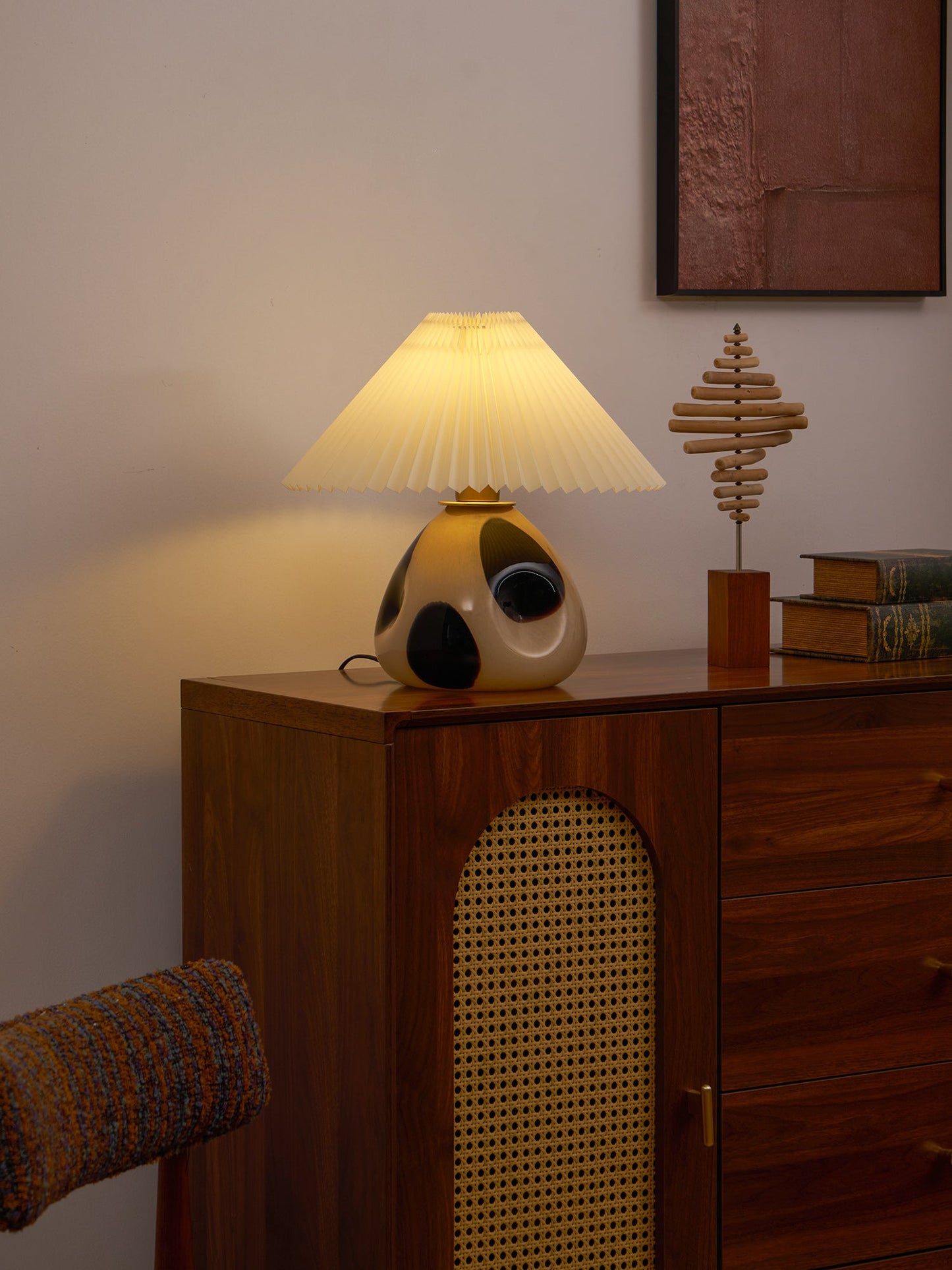 Tischlampe Mit Plissiertem Lampenschirm