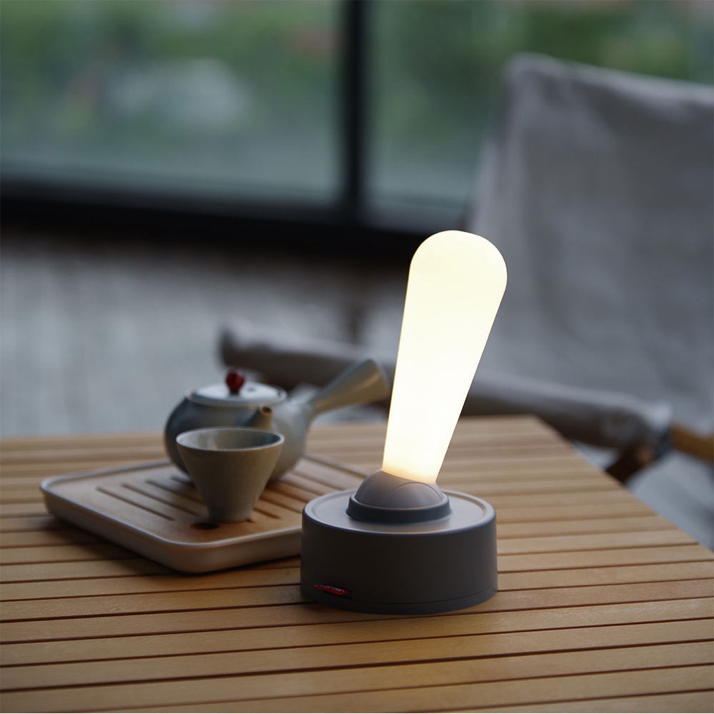RetroHebel: Tischlampe mit klassischem Schalter und nostalgischem Flair