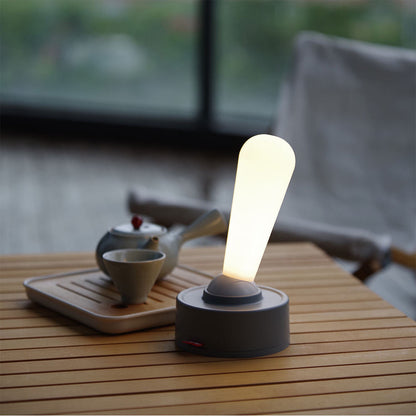 RetroHebel: Tischlampe mit klassischem Schalter und nostalgischem Flair