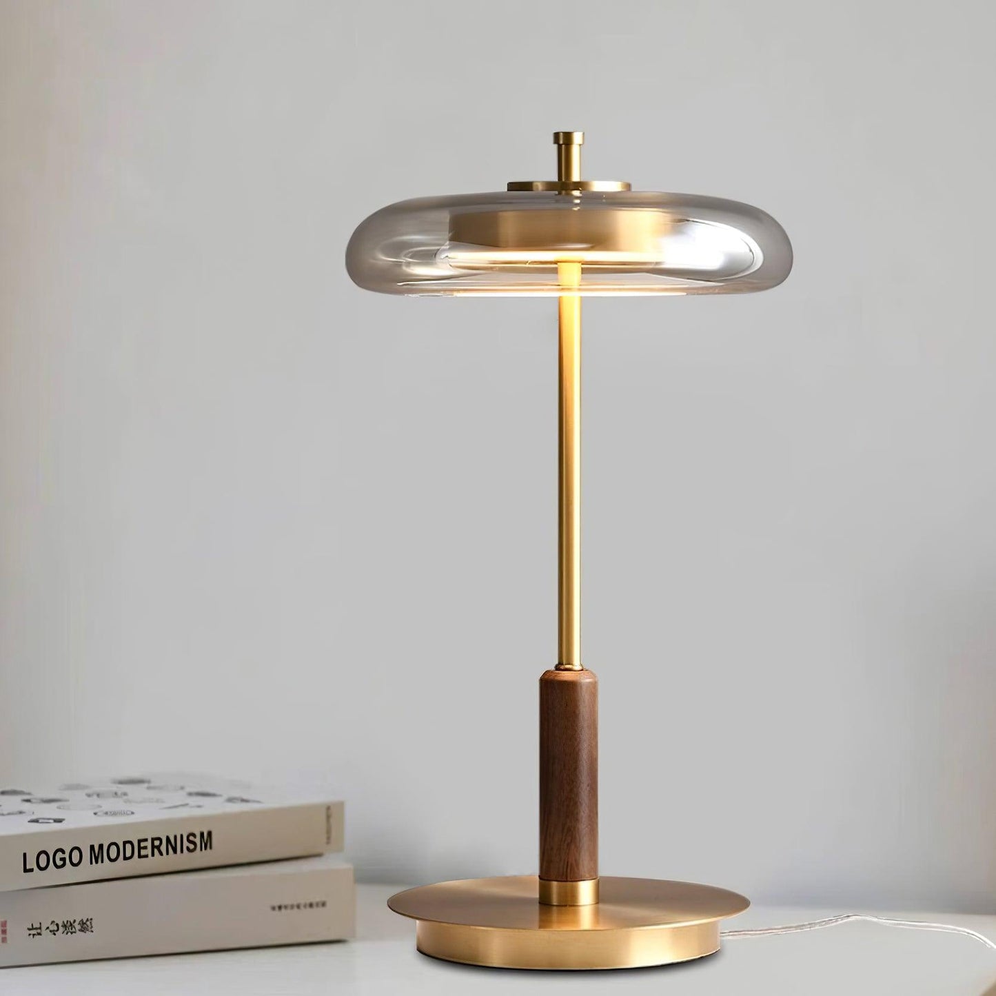 RondoLeuchte: Elegante Tischlampe mit integriertem LED-Licht