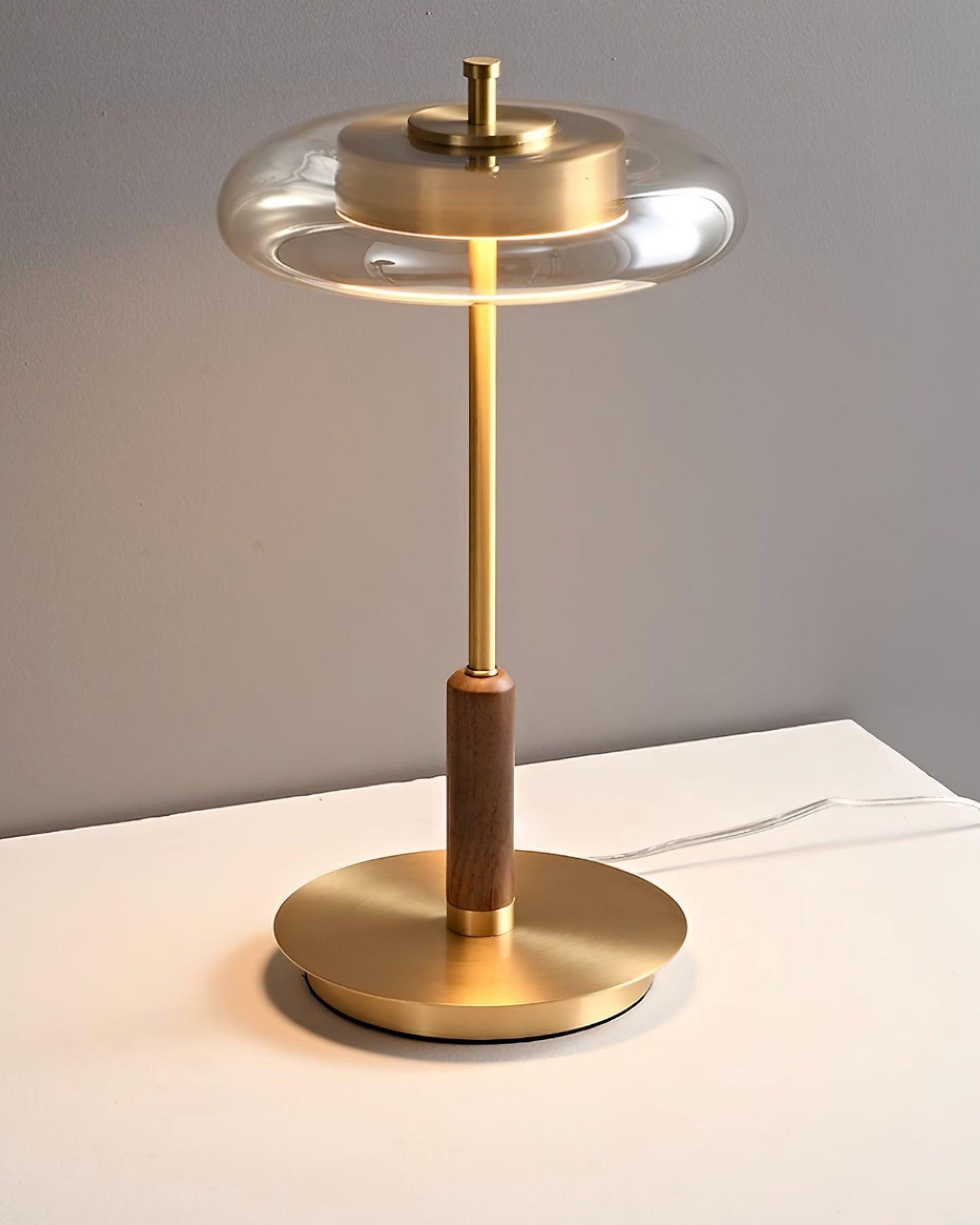 RondoLeuchte: Elegante Tischlampe mit integriertem LED-Licht