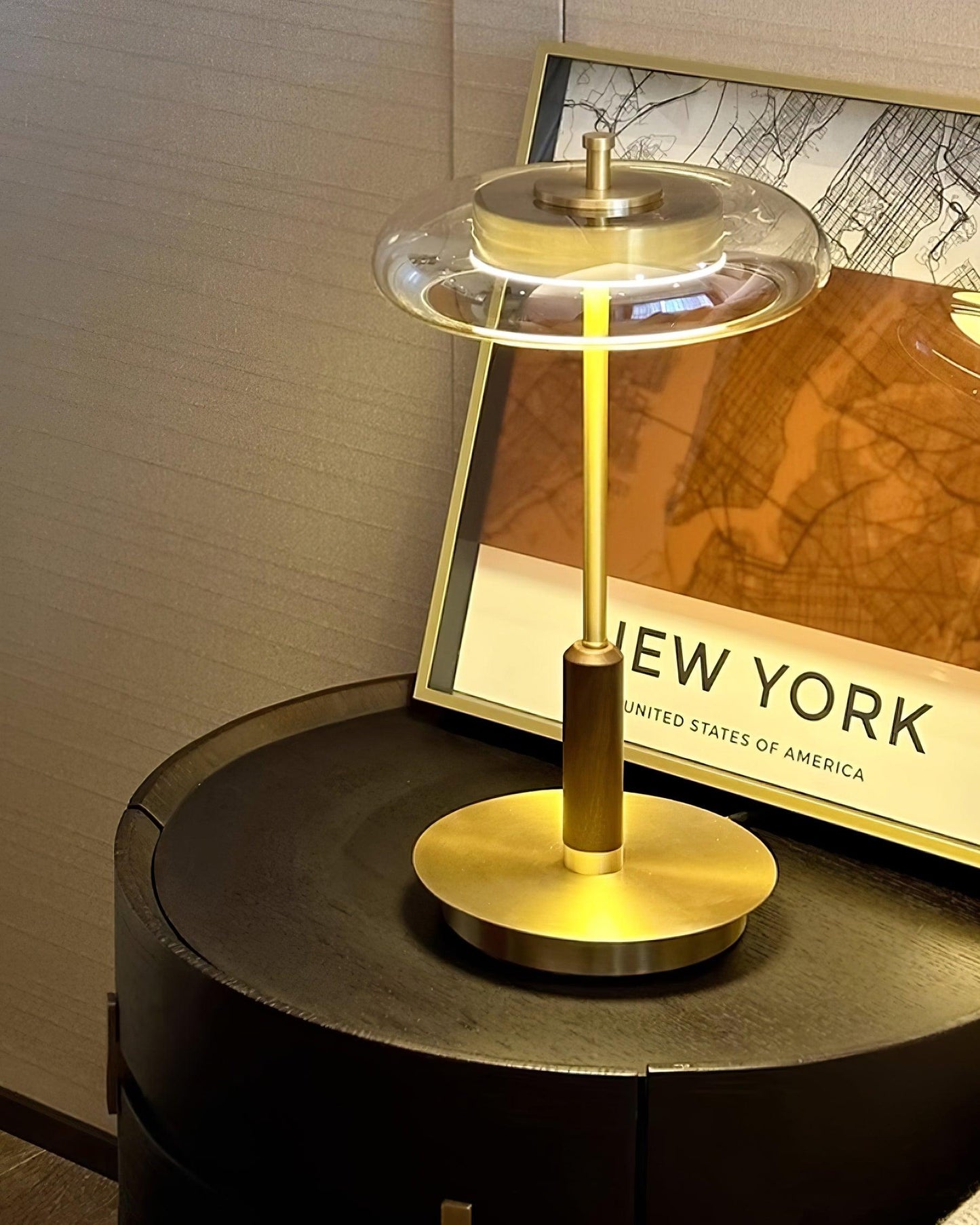 RondoLeuchte: Elegante Tischlampe mit integriertem LED-Licht
