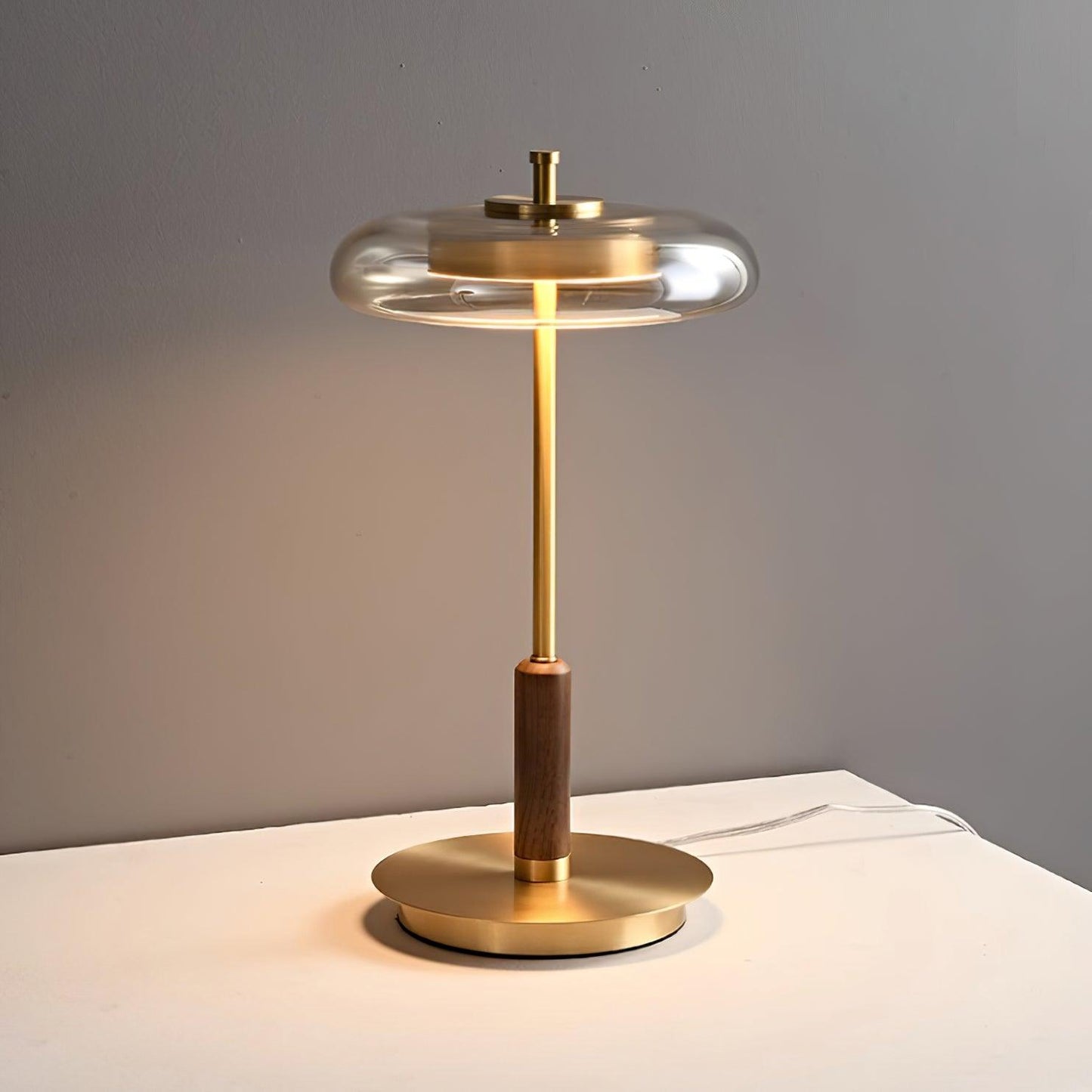 RondoLeuchte: Elegante Tischlampe mit integriertem LED-Licht