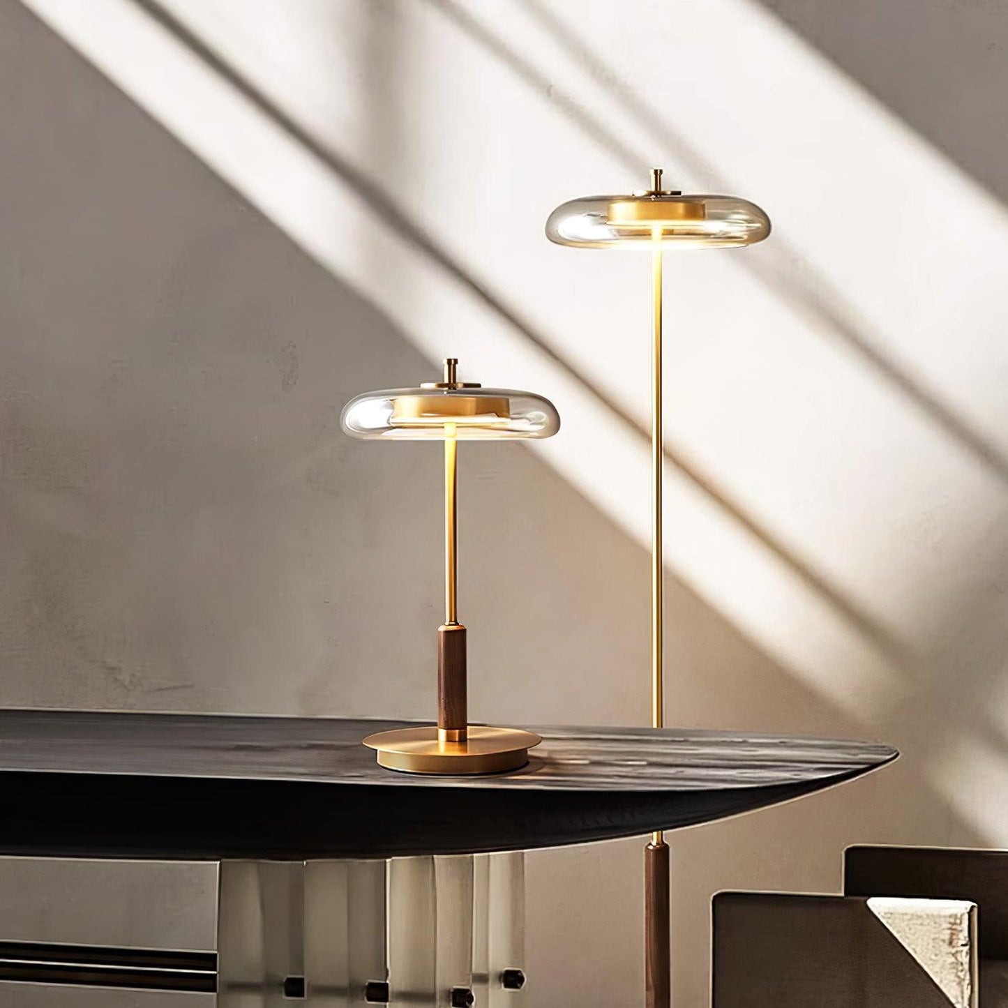 RondoLeuchte: Elegante Tischlampe mit integriertem LED-Licht