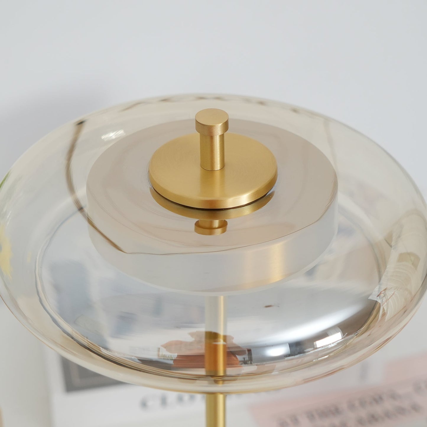 RondoLeuchte: Elegante Tischlampe mit integriertem LED-Licht