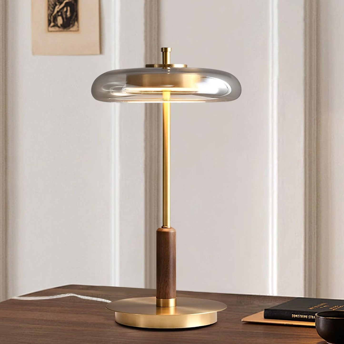 RondoLeuchte: Elegante Tischlampe mit integriertem LED-Licht