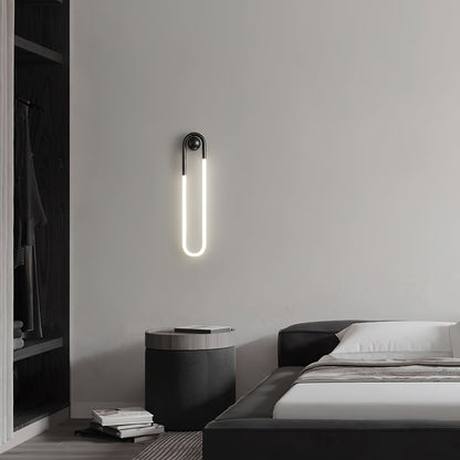 Minimalistische Wandleuchte im Loop-Design