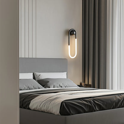 Minimalistische Wandleuchte im Loop-Design