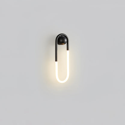 Minimalistische Wandleuchte im Loop-Design
