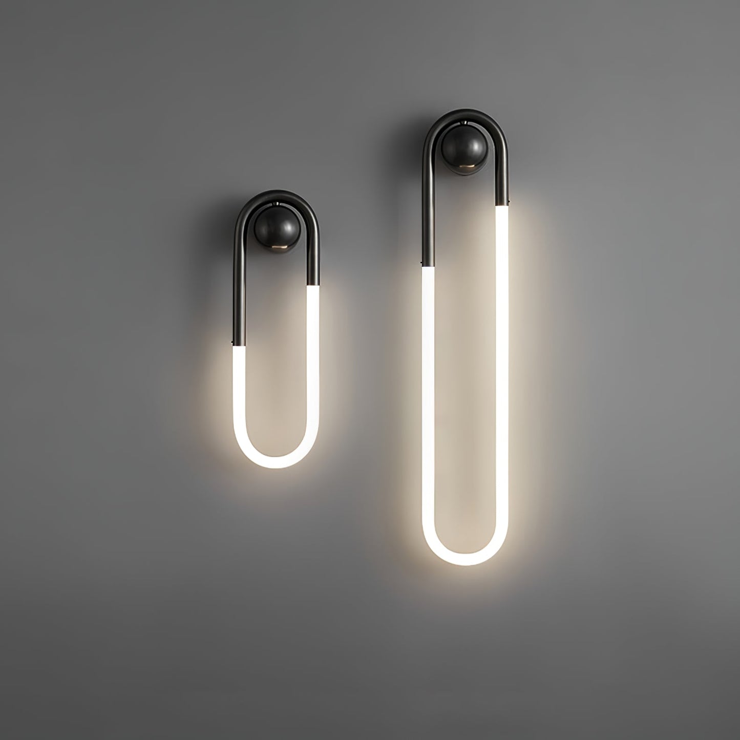 Minimalistische Wandleuchte im Loop-Design
