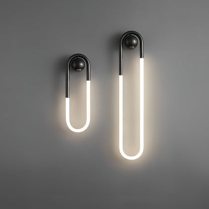 Minimalistische Wandleuchte im Loop-Design