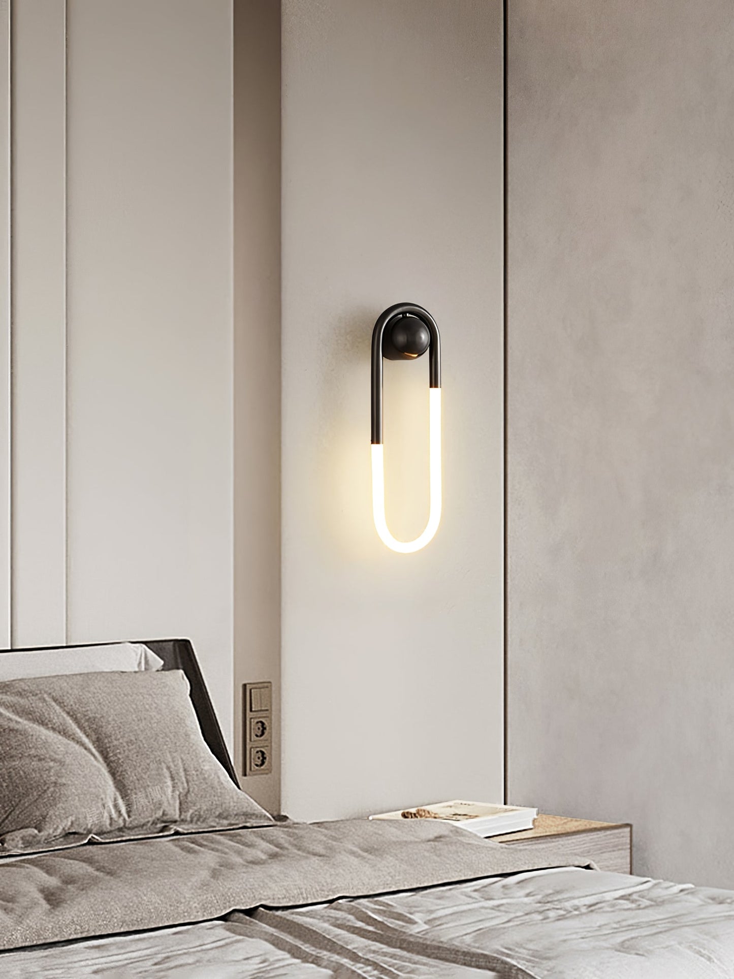 Minimalistische Wandleuchte im Loop-Design