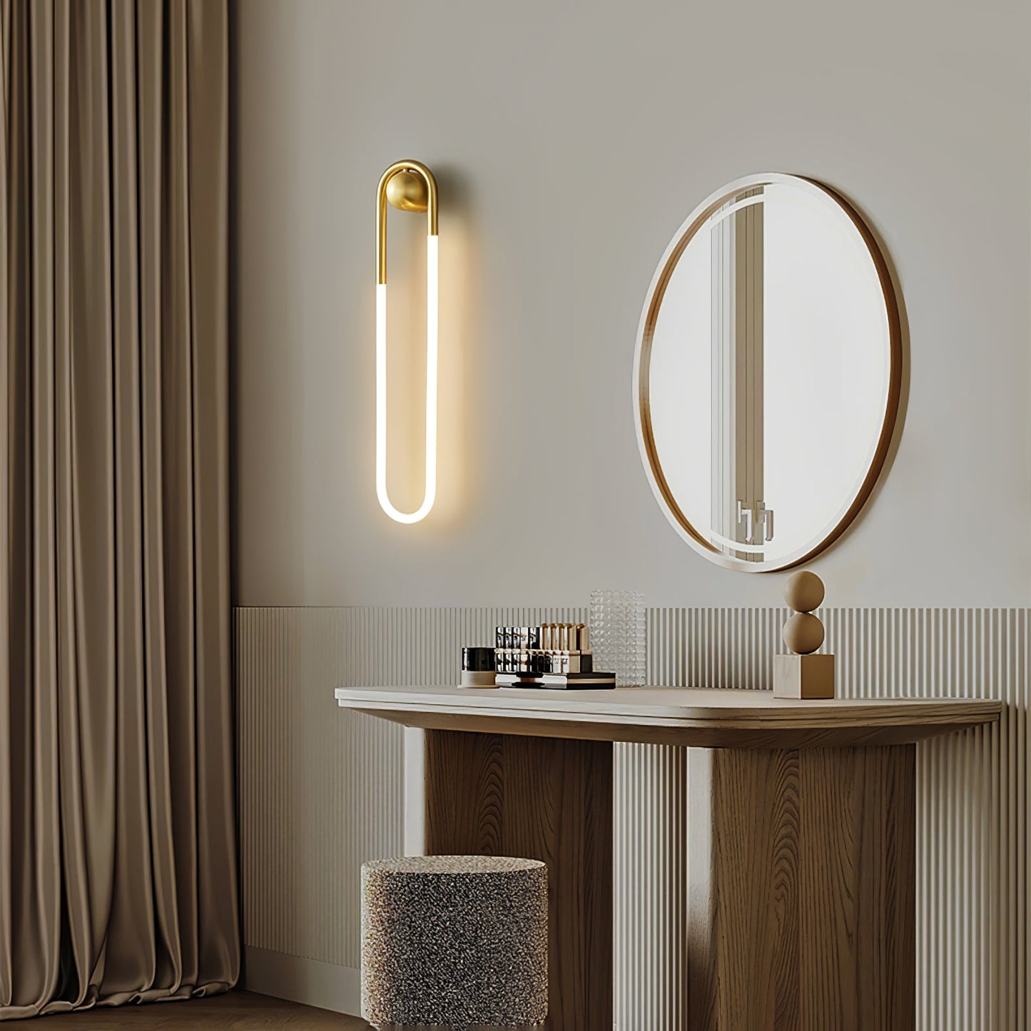 Minimalistische Wandleuchte im Loop-Design